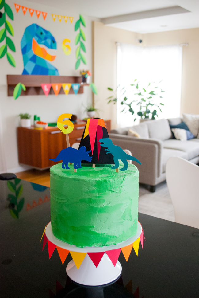 Dinosaur birthday party: Geometric dinosaur party decor, cake